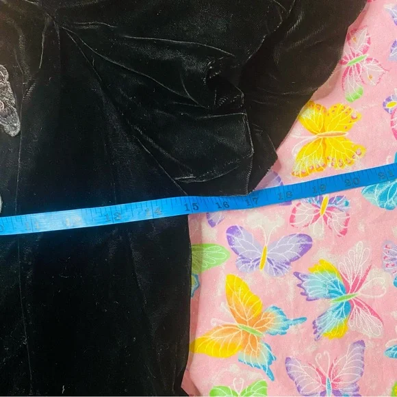 VINTAGE 1980s WOMENS BLACK VELVET PUFFY SLEEVE GOTHIC WEDNESDAYCORE EVENING GOWN - Picture 6 of 9